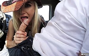 Blonde teen jade amber gives beautifull bj in a car