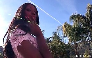 Nyomi banxxx teasing and tantalizing with her magnificently-sculpted ass outdoor