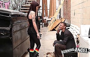 Punk babe krysta strips leggings to fuck homeless dude