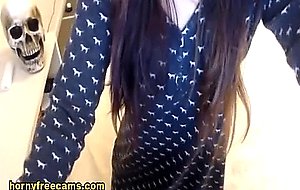 Brunette sweet play her pussy on cam  