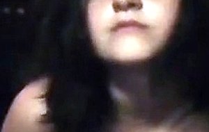 Jolie brune sweet de 18 ans s'exhibe à la webcam!!