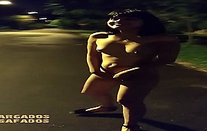 Novinha gaúcha completamente pelada no meio da rua