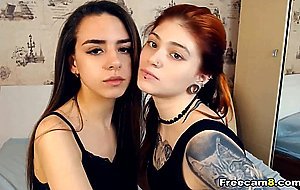 Hot Lesbians Give Each Other Oral Sex