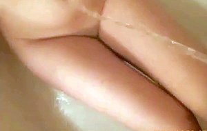 Guy gets girl to squirt