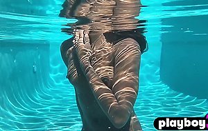 Amazing black babe with nice ass played with herself in the pool