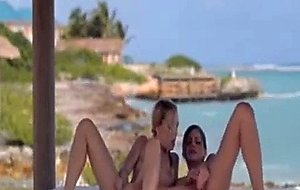Outdoor lesbians licking pussys