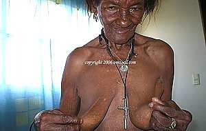 OMAGEIL Granny Ladies Shows Homemade Nudes
